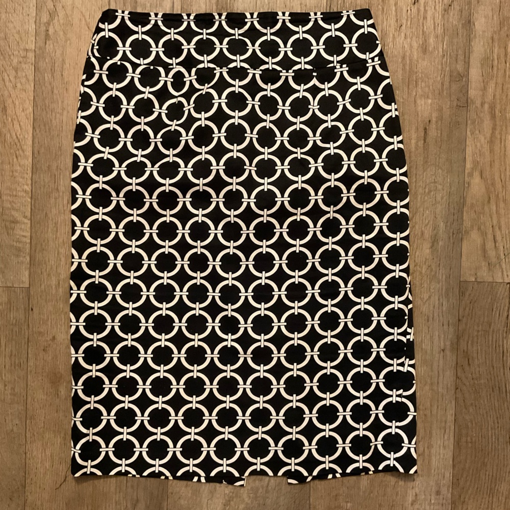Grace patterned business skirt size 4